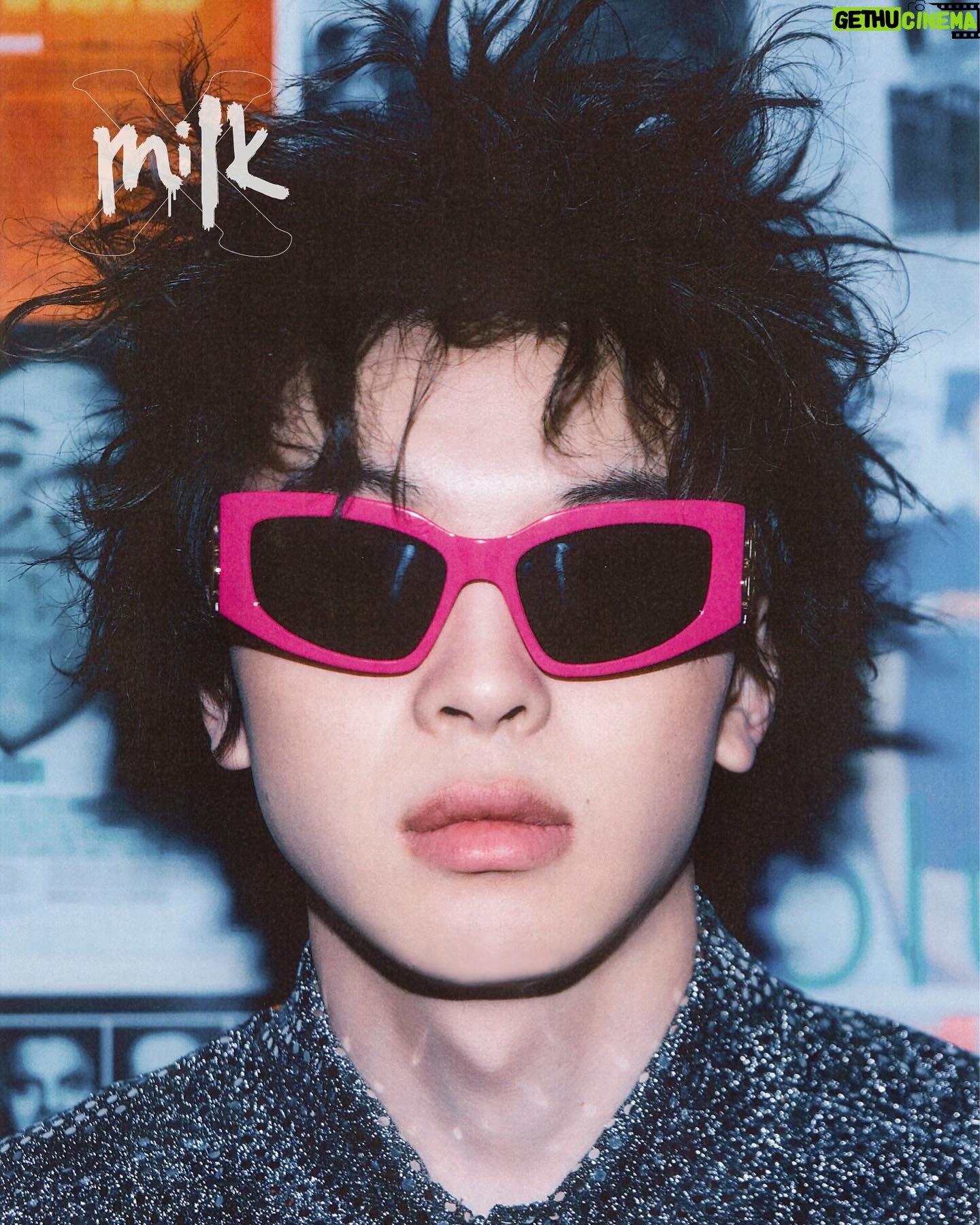 imase - 15.7K Likes - @milkxhk
Photography > @hungmc
Hair&Makeup > @mukai_daisuke
Styling > @roeeeeyy @yoooooyay
Wardrobe > @farfetch @kenzo @izumi.studio_