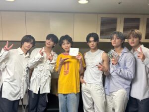 imase Instagram - 先日、TXTさんのショーケースにお邪魔しました🙌🏻 アルバム『凡才』を直接お渡しできて嬉しかったです！！🪴

#imase #TXT #TXT_誓い
#TOMORROW_X_TOGETHER