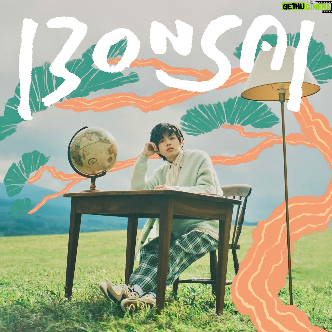 imase - 16.4K Likes - ついに!imase 1st Album『凡才』がリリースされました!!!💿
約3年前、音楽活動を始めた初期から作り上げてきた大切な楽曲たちが詰まった、思い入れのある1枚になりました。
どの楽曲もその当時の等身大で制作していたので、自分で改めて聴いてみると、当時どんな気持ちで制作していたかを思い出します。
きっと、このアルバムを聴いた方に、imaseがどんなアーティストなのかを知っていただける作品になっていると思います。
この『凡才』が、国内外問わずたくさんの方々に愛していただけますように。
是非お聴きください😌♪
https://imase.lnk.to/bonsaiTP
#imase凡才🪴