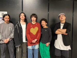 imase Instagram - MERRY ROCK PARADE 2023最高だったぜぇいっ！！！✌️ほぼ地元名古屋たのしかったぁぁぁぁぁぁぁあい！！

最後はリストバンド忘れて止められるimase。

key. @jun_plays_pf 
ba. @agurihayashibass 
Gt. @morisee_acc 
Dr. @ruinakatsuka