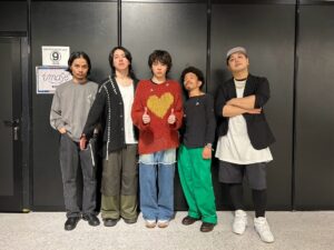 imase Instagram - MERRY ROCK PARADE 2023最高だったぜぇいっ！！！✌️ほぼ地元名古屋たのしかったぁぁぁぁぁぁぁあい！！

最後はリストバンド忘れて止められるimase。

key. @jun_plays_pf 
ba. @agurihayashibass 
Gt. @morisee_acc 
Dr. @ruinakatsuka