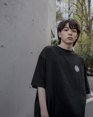 imase Instagram - 本日から「imase Tour 2024 "Shiki"」のグッズ写真を公開します🌸

Shiki T-SHIRTS / WHITE
Shiki T-SHIRTS / BLACK

キービジュアルがプリントされたツアーTシャツ！👕
ビジュアルの中に実はimaseが隠れてます🤭

ぜひ4/21(日)ツアーファイナル岐阜公演でお買い求めくださいっ🫶

#imase_Shiki photo by @nakamuran0901
