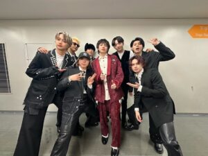 imase Instagram - レコ大でアーティストの方達とお写真撮れたぁ〜！📸
皆さん衣装もパフォーマンスもバチバチで超絶かっこいいぜよ！
お会い出来て本当に光栄だった！！

@lil_league_official @inunohone @official_jo1 @befirst__official @tbs_ongaku