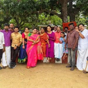 indhu chowdhary Instagram - Team ❤️ M E E N A ❤️

Few of them are missing 🤗 Will try to cover them next time 🥰
.
.
.
.
#meena#satyajyothi#sunkudumbam#shootlife#cast&crew#teammeena#sunnetwork❤️