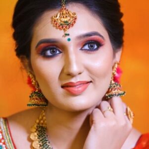 indhu chowdhary Instagram - ʙᴇ ʏᴏᴜʀ ᴏᴡɴ ᴋɪɴᴅ ᴏꜰ ʙᴇᴀᴜᴛɪꜰᴜʟ ✨

𝙼𝚊𝚔𝚎𝚞𝚙 & 𝙷𝚊𝚒𝚛 𝙱𝚢: @bridal_makeup_artist_pushpa
𝙲𝚊𝚙𝚝𝚞𝚛𝚎𝚍 𝚋𝚢 : @capicture_studios_by_santhosh
𝙹𝚎𝚠𝚎𝚕𝚜 𝙱𝚢 : @bridal_makeup_artist_pushpa
.
.
.
.
.
#lehengalook#receptionmakeover#bridalshoot#picoftheday#ootd#bridalmakeover#lehangatradition#instapost#igpost#shootpics#smilepose#bride#oorr#zeetamil#yoursbhumika