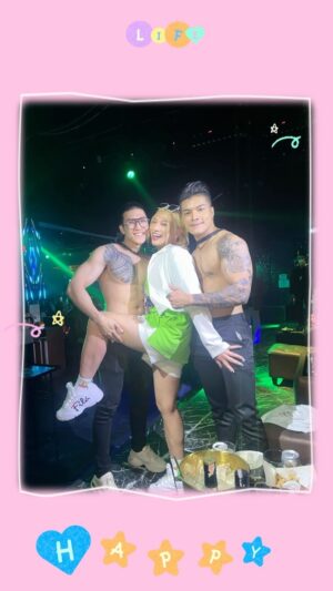 kuakua Instagram - 🎂🎂Happy birthday 🎂🎂❤️🧡💛💚💙💜🌈

謝謝 親愛的朋友幫我過生日，不可能生日都在韓國、泰國渡過吧！

太開心了！！！ 謝謝 @benwooooo  @amanda_itsme  @no_one_at_hom3  幫我搶先過生日🎂🎂🎂🎂

謝謝 @hwahwa_chinadolls 親愛的姐姐每次來泰國都會照顧我，真的很開心認識你，還幫我過生日🎊🎊🎊🎊

最後的泰國猛男秀太厲害了，覺得自己好像小公主呀！！太喜歡了，我不想回家了！🤣🤣🤣🤣

#生日快樂 #happybirthday #korea #thailiian #artist