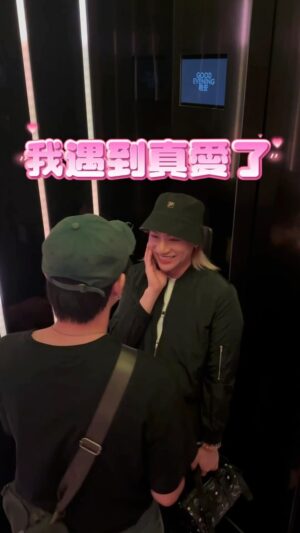 kuakua Instagram - 💓電梯之戀💓我終於遇到愛了，但他弄的太大力了吧🤣🤣

那天我以為我終於被月老看到了，沒想到這個結局讓我….

#搞笑 #開心 #有趣 #開心 #好笑
