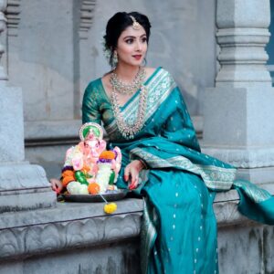 nithya gowda Instagram - “Ganpati Bappa Morya! May the blessings of Lord Ganesha fill your life with joy and prosperity. 🌟🙏"
#ganapathibappamoriya
MUA @makeoverwithsahana_gowda
Photography @abhilash_arnekar_photography