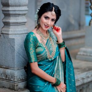 nithya gowda Instagram - "A saree is a dress with pure soul🧊"
MUA @makeoverwithsahana_gowda 
Photography @abhilash_arnekar_photography 
#nithyagowda✨