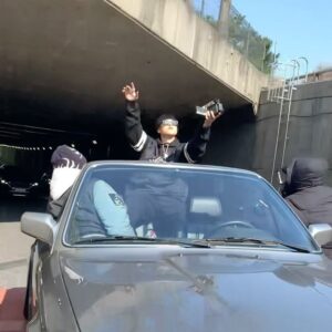 pH-1 Instagram - 뉴욕에 살때 제일 친한 형이랑 래퍼되는 상상하며 맨날 듣던 다듀 형들의 10집 pt.3 타이틀 ‘피타파’에 제 랩이 들어갔어요..

i used to daydream about working with these guys back in NY, and to lay a verse on their 10th album is wild 🤯

@gaekogeem @choiza11 🐐🐐 오래오래 해주세요 감사하고 다시 한번 영광이었습니다!!! 2024 LOOKIN GOOD ALREADY