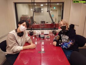 syudou Instagram - 自分がYouTubeで勝手にやってる孤独なラジオにゲストとしてデンジ役の声優でお馴染みの戸谷菊之介君が来てくれました！
声優としてのルーツやお笑いなどめちゃくちゃ楽しくお話出来たので是非お聞きください📻
#チェンソーマン 
#ちゃんとしたラジオ