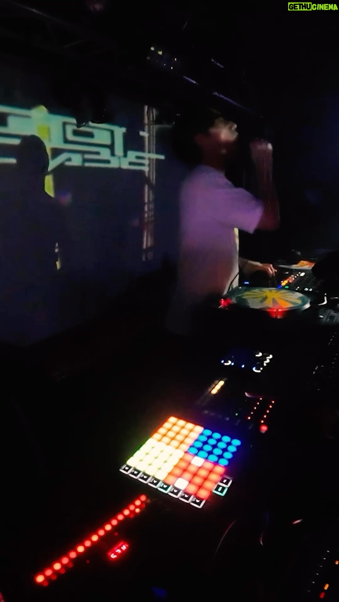 tofubeats - 1.3K Likes - spoon@熊本NAVARO ありがとうございました!今回も本当に楽しかったです。来ていただいた皆様、 @kappy_spoon さんはじめspoonクルーのみなさん本当にありがとうございました!