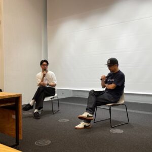 tofubeats Instagram - 昨日は東京大学大学院の豊田(啓)研究室オープンレクチャーに登壇させていただきました。
自分の仕事をご紹介させていただきつつ、豊田さんや学生とも濃密なディスカッションをさせていただけて非常に楽しかったです。ご参加の皆さまありがとうございました。
また、ここ数年自分が考えている音楽についての取り組み方のマインド的なところを改めてまとめる作業にもなったので良かったです。本業が疎かになりすぎない程度にこのようなオファーもお受けしております笑