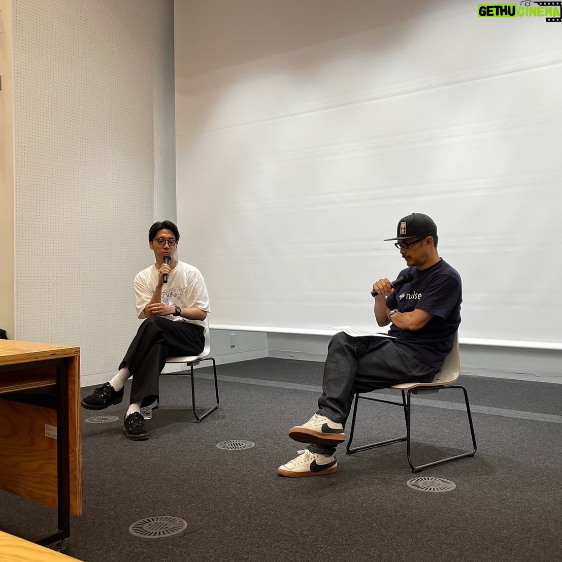 tofubeats - 1.2K Likes - 昨日は東京大学大学院の豊田(啓)研究室オープンレクチャーに登壇させていただきました。
自分の仕事をご紹介させていただきつつ、豊田さんや学生とも濃密なディスカッションをさせていただけて非常に楽しかったです。ご参加の皆さまありがとうございました。
また、ここ数年自分が考えている音楽についての取り組み方のマインド的なところを改めてまとめる作業にもなったので良かったです。本業が疎かになりすぎない程度にこのようなオファーもお受けしております笑