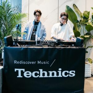 tofubeats Instagram - @technicscafe_kyoto でのイベントお越しいただいた皆様ありがとうございました。レコードオンリーで2時間プレイということで久々の感じ、楽しかったです。またどこかで…

Photography by @funatsufunatsu