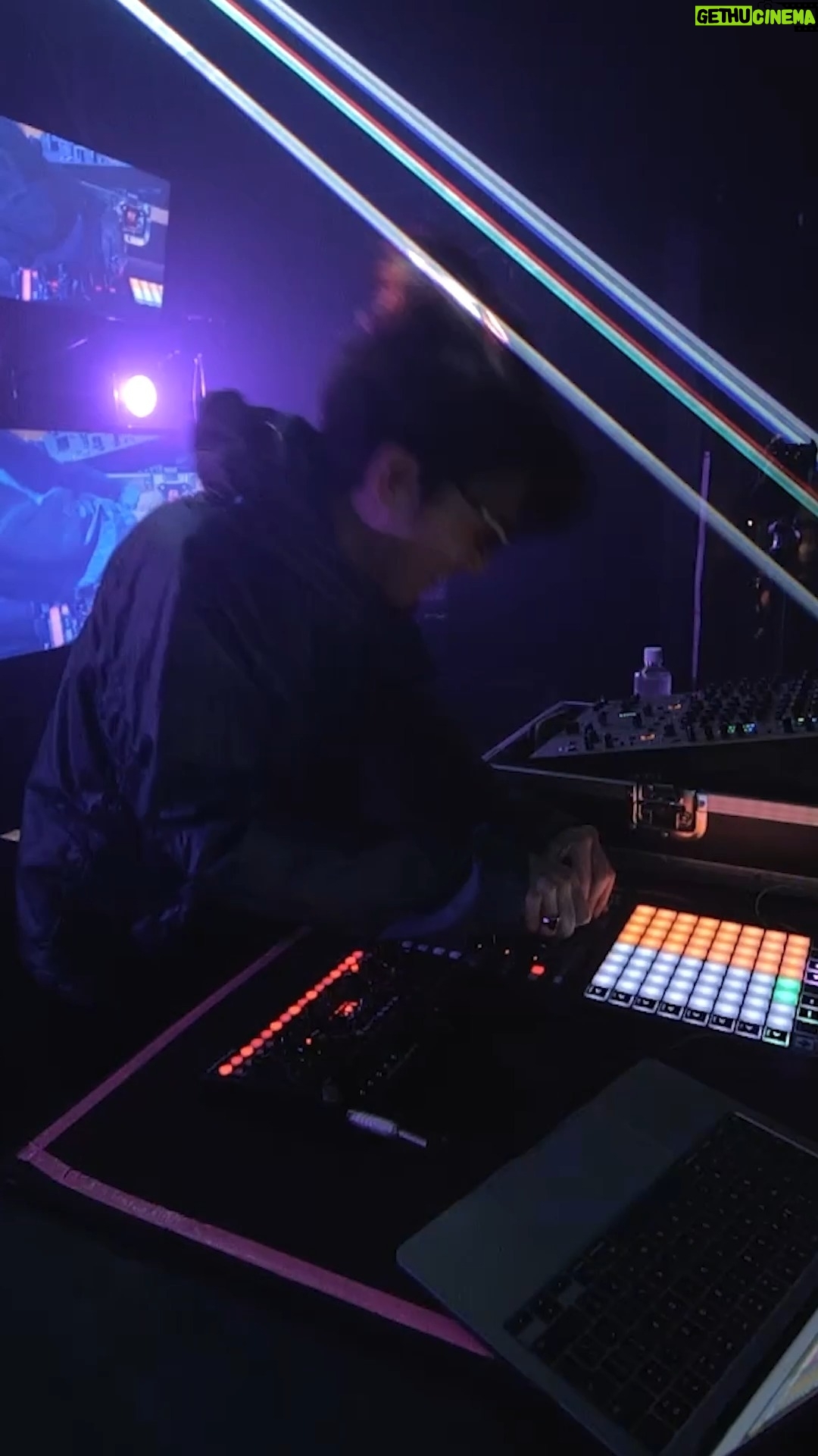 tofubeats - 1.8K Likes - PEAK TIME (Live / huez presents「ENTERTAINMENT」vol.01)
フルサイズはtofubeatsのYouTube Channelでご覧ください
https://youtu.be/2G1clId0y8I?si=fLU9-GJ-mHeB1GXK
