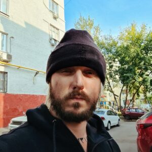 Андрей Старый Instagram - Курить или не курить часть 2 🚬🚭
В связи с тем, что у меня завален директ вашими историями, как бросить курить и прошлый пост тоже норм получил отклик, То я решил сделать подборку способов, основанную  на ваших постах и ответах.
1. 💊Табэкс и еже с ним. Данный способ самый популярный. Наверное 80% ответивших, рекомендуют попробовать слезать с сигарет при помощи данных таблов. Как я понял, таблетки в какой то момент вызывают дикое отторжение организмом употребляемого никотина. Сила такая, что некоторых выворачивает. Плюс немного снимают физ ломки. В целом метод чем-то схож с  кодировкой. Но есть минус, многие так или иначе возвращаются опять к сигарете.
2.🌫Многоразовая парилка и бессолевой никотин. Подобных систем сейчас куча, так что конкретики не будет. Смысл метода, постепенное снижение количества употребляемого никотина за счёт подбора жидкостей. В итоге доходим до нулевки и либо бросаем, либо парим нулевку до старости. Минус один и самый большой! Можно не заметить как пойдешь не на понижение, а на повышение. Туту
3. 📖Великая книга Карра. Честное слово, я очень рад, что она кому-то помогает. Но как по мне….. ой, даже ничего говорить не буду.
4.🚬Переход на трубку, самокрутки. Процесс курения превращается в целый ритуал. Особенно если это касается курение трубок. По идее, в какой-то момент вас настолько остопиздит крутить, чистить и тд, что вы просто забьёте. Ну либо подсядите, что в принципе тоже неплохо. Так как курение трубок и самокруток снижает употребление табака в десятки раз. Ну и трубка плюс 500 к стилю.
6.🥱Жвачка, пластырь и тд: херня собачья.
7.😅Сила воли, хорошие мысли и желание просто не сдохнуть между 4м и 5м этажом когда лифт сломается. Самый правильный и верный способ. Но и самый сложный. Тут как и с любой другой зависимостью, нужно включить башку и понять, что все, харе! Но, но, но….. как говорится: пока жареный петух не клюнет в жопу🍑.
Вывод: лично для себя, я думаю  разработать некую схему, с постепенным понижением употреюляемого никотина. Тем самым в будущим снизить последствия синдрома отменны. И зафиналить все Табексом или его аналогами. Как то так. Что думаете рабочая схема?