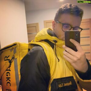 Игорь Линк Instagram - Из-за постоянных желтых монетизаций мне теперь приходится подрабатывать по ночам. Спасибо, ютьюб.