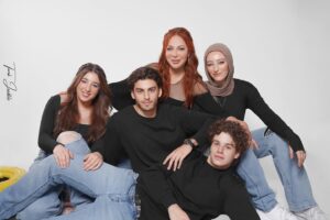 سوزان نجم الدين Instagram - سهير❤️سارة❤️ حيان❤️ حازم❤️ 

أحييتو روحي بهالإجازة..وعشت معكن أحلى وأعمق تفاصيل الحياة..
تفاصيل انحرمنا منا سوا لسنين طويلة😔
بس الله كبير وقدرتو أكبر بإنو يجمعنا سوا من وقت للتاني لبين مايتحقق الحلم الأكبر ونبقى سوا على طول🙏

بدي ياكن تعرفوا انكن هبتي الأكبر من الله..
وانكن عزي وسندي وفخري وثروتي الحقيقية بالحياة..وإنكن الدافع الحقيقي اللي بخليني كمل رحلتي وكفي رسالتي كأم وكفنانة وكإنسانة بكل حب وفخر واعتزاز🙏

سلمتكن لواحد أحد وأودعتكم عندو أمانة لبين مانرجع نلتقى من جديد🙏
ربي يحفظكن ويحميكن ويحقق أحلامكن ونواياكن ..
يانبض الروح ومهجة الحياة❤️❤️❤️❤️

كونو بخير لحتى كون🙏

#سوزان_نجم_الدين #suzan_najm_aldeen #souheir_atassi @sara__atassi @hayanatassi @hazematassi #syria #america 

شكراً من القلب لكل من:

‏Photographer: @Tarekjan_photography 
‏Makeup: @makeup_joudi_gha
‏Hair : @qusay_ghanam_hair
‏Dicor: @Newidea_by_omar