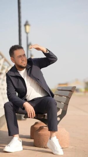 ‏Ahmed Al Maslawi Instagram - رأيكم بالأغنية (جاي اراقب) لان رأيكم يهمني 🖤