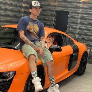 百足 Instagram - むかまぶEPそろそろ出すよ🍊🧡
カミスーーーン🫡