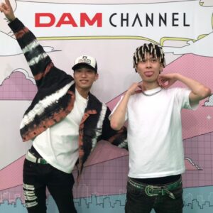 百足 Instagram - 「百足&韻マン」でDAMチャンネルの収録してきました‼︎🥰💕💨
明日香ちゃん綺麗すぎた
8月みんな楽しみにしてて‼︎

#damチャンネル #百足　#韻マン