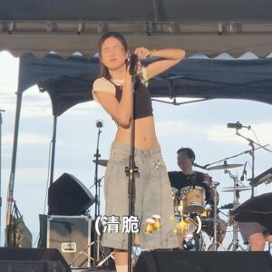 9m88 Instagram - 謝謝臺東月光海的邀請🌜⛰️Singing in the rain between mountains and ocean with the blessing of all kinds of deities was a blast🤲🏼💧
一上台就開始下大滴的愛情雨 在分不清楚是汗水還是雨水的狀態下 唱了一場隨遇而安興奮的演出❤️ 
謝謝聽我唱歌的大家 今天與男神女神們一起淋雨後應該都是得到山神保佑囉！