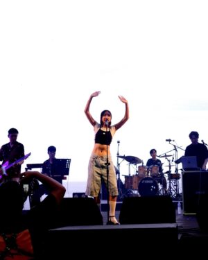9m88 Instagram - 謝謝臺東月光海的邀請🌜⛰️Singing in the rain between mountains and ocean with the blessing of all kinds of deities was a blast🤲🏼💧
一上台就開始下大滴的愛情雨 在分不清楚是汗水還是雨水的狀態下 唱了一場隨遇而安興奮的演出❤️ 
謝謝聽我唱歌的大家 今天與男神女神們一起淋雨後應該都是得到山神保佑囉！