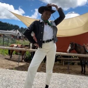 AJ Odudu Instagram - On a horse, your girl’s a natural! 🤠 A special cowgirl trip to Idaho. ✅✨