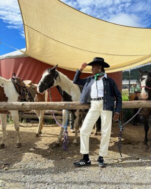 AJ Odudu Instagram - On a horse, your girl’s a natural! 🤠 A special cowgirl trip to Idaho. ✅✨
