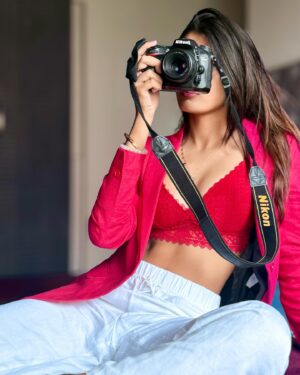 Aadhya Anand Instagram - Designed by the divine👠

Photography - @priyyaa100 
Edited by - @omkarnaik__ 

#aadhyaanand #aadhya_anand #alibi #agoodgirlsguidetomurder #bollywood #mumbaigirls #crushed #fashionphotography