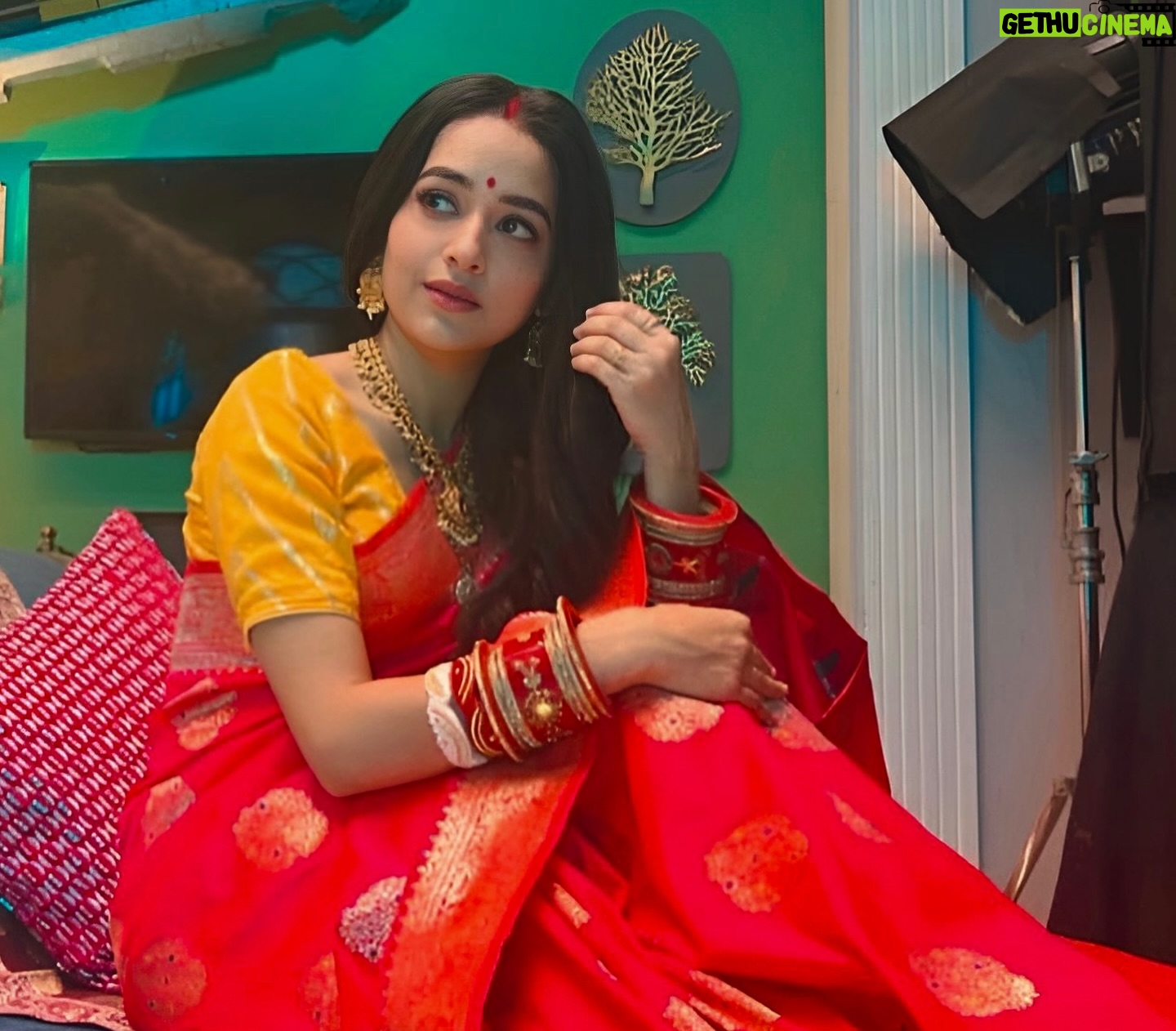 Aanchal Goswami - 2K Likes - गुम है किसी के प्यार में ♥️