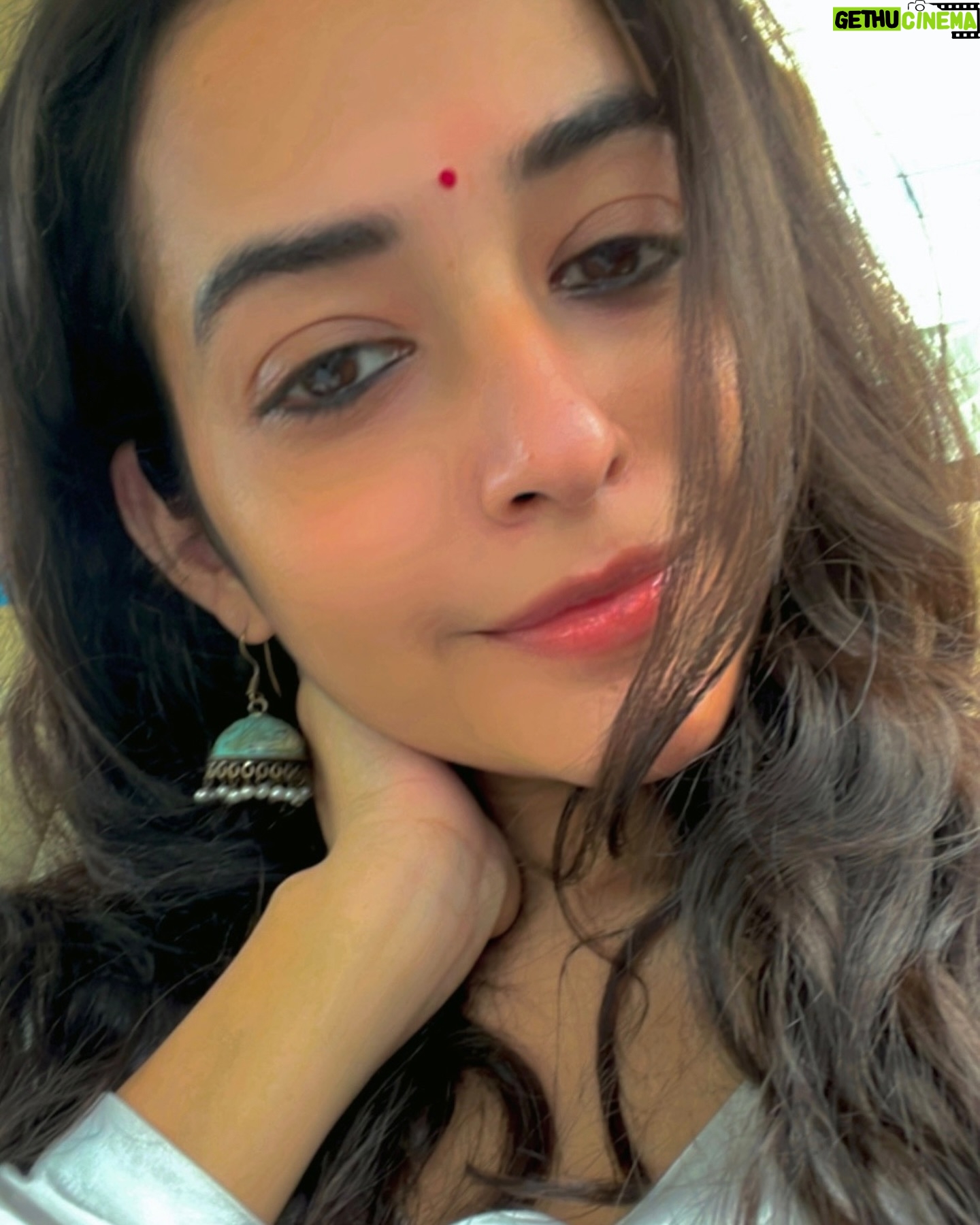 Aanchal Goswami - 1.8K Likes - Duniya ke liye mai chaahe kitni bhi kathin ho jaaun..
Tumhare liye mai wahi sehaj, saral ladki rahoongi.. jo tumhari ek nazar par apni duniya haar jaati hai ♥️🕊️