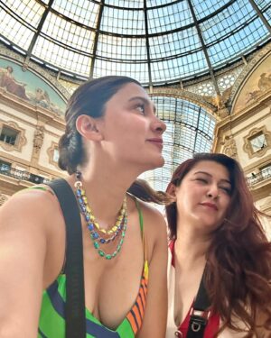 Aastha Gill Instagram - 📍Milano, Italy Dump! 🇮🇹 Visited Italy’s oldest active shopping mall. Legend has it that if you spin around with your heel on the bull’s mosaic- it brings good fortune 🔮 😋🤗

Last image is me after a good gelato! 🍦