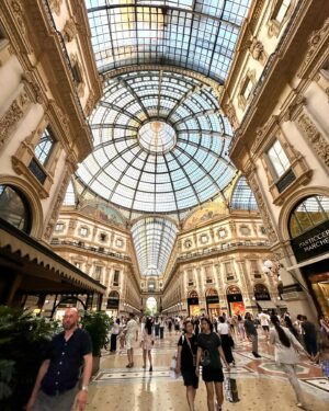 Aastha Gill Instagram - 📍Milano, Italy Dump! 🇮🇹 Visited Italy’s oldest active shopping mall. Legend has it that if you spin around with your heel on the bull’s mosaic- it brings good fortune 🔮 😋🤗

Last image is me after a good gelato! 🍦