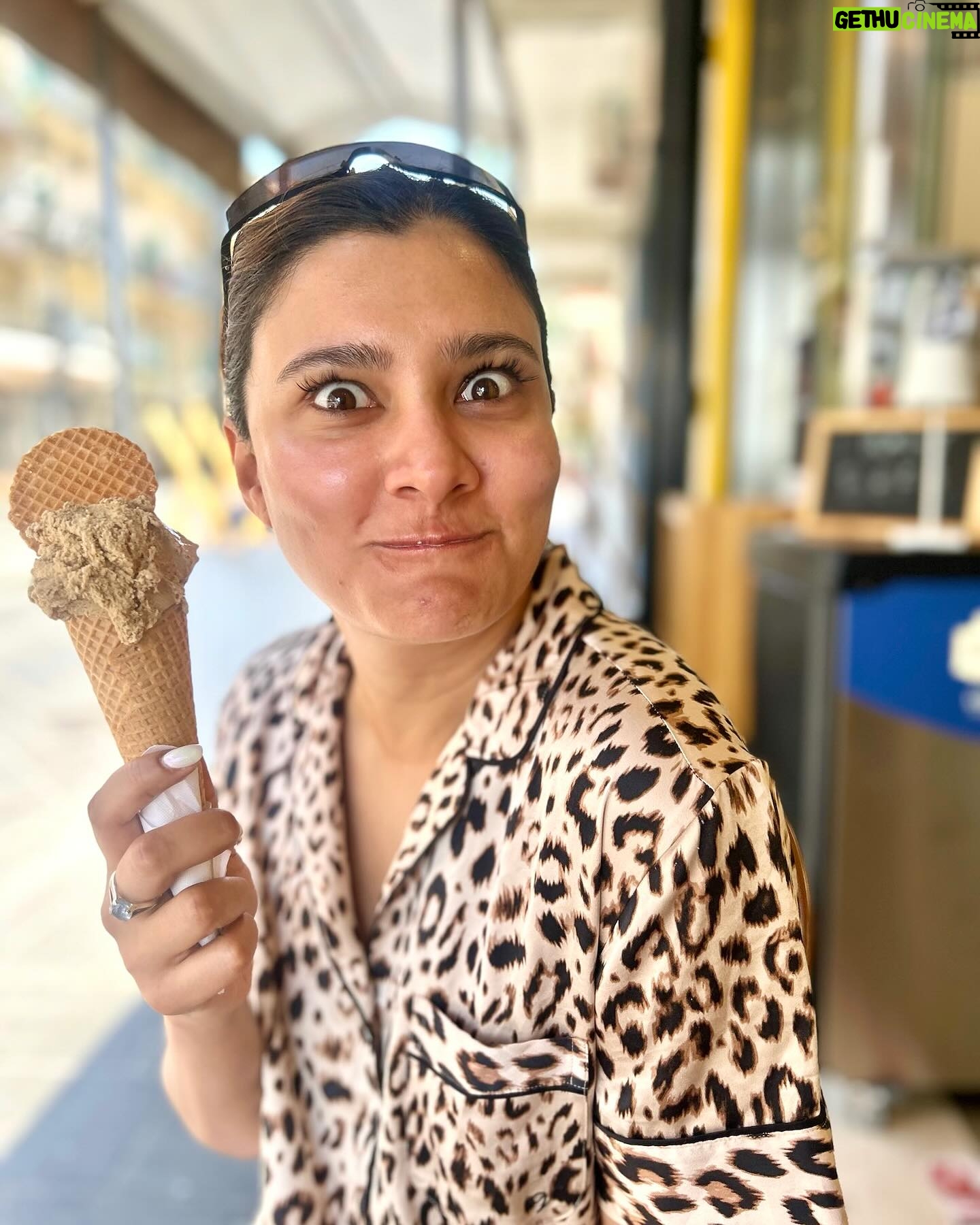 Aastha Gill - 37.8K Likes - 📍Milano, Italy Dump! 🇮🇹 Visited Italy’s oldest active shopping mall. Legend has it that if you spin around with your heel on the bull’s mosaic- it brings good fortune 🔮 😋🤗
Last image is me after a good gelato! 🍦