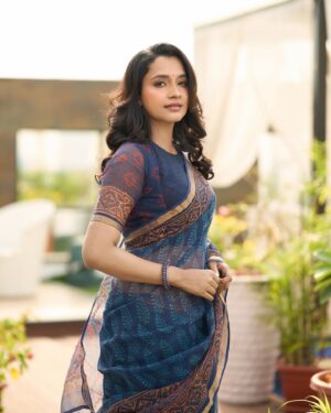 Abarnathi Instagram - 🔆🧿🔆

Paparazzi @frames_by_nithin 📸
MUA @makeup_by_aamirah 
Hairstylist @livin_style_makeover 
Costume @elegant_fashion_way 
Location @parkelanzachennai 

#saree #sareefashion #trending #og #makeup #fashionshoot 
#bollywood #hollywood #tollywood #kollywood #tamilactress #photoshoot #photooftheday #today #instalike #instagood #abarnathi #photoshoot