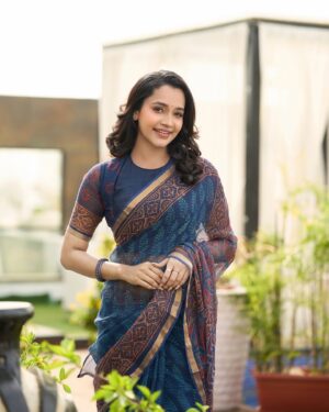Abarnathi Instagram - 🔆🧿🔆

Paparazzi @frames_by_nithin 📸
MUA @makeup_by_aamirah 
Hairstylist @livin_style_makeover 
Costume @elegant_fashion_way 
Location @parkelanzachennai 

#saree #sareefashion #trending #og #makeup #fashionshoot 
#bollywood #hollywood #tollywood #kollywood #tamilactress #photoshoot #photooftheday #today #instalike #instagood #abarnathi #photoshoot