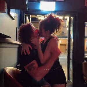 Abbie Chatfield Instagram - Wow a night full of kisses and singalongs