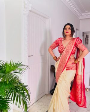 Abha Paul Instagram - Pink or Red ? 😁