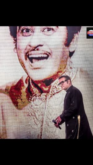 Abhijeet Bhattacharya Instagram - Abhijeet Tum Bahot Sur me gaate ho Greatest compliment from the greatest singer ever #kishorekumar.. Happy Birthday Guru 🙏🙏🙏

#tumbinjaaunkahan 
#happybirtdaykishoreda
#AbhijeetBhattacharya 
#gurudev 
#abhijeetunplugged 
#abhijeetfans 
#bollywoodmusic 
#bollyoodclassics 
#puranegaane