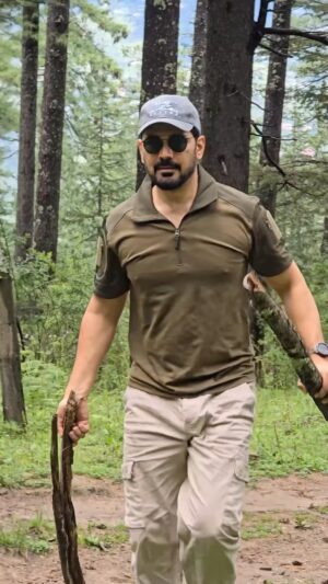 Abhinav Shukla Instagram - Outdoors. #outdoors 🎞️ @rajatsharma_rj