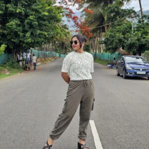 Abi Nakshathra Instagram - Let the road guide your soul..❤️🫶✨

#travel #travelphotography #selflove #cool #pose #photoshoot #candid #goodvibes