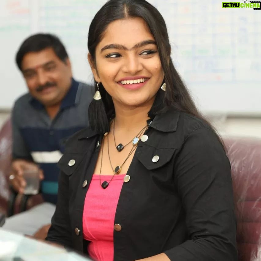Abi Nakshathra - 8.4K Likes - Thank you SRM University for inviting me..❤️❤️ A great day and fun filled experience.... And the Designer's runway is most creative in a different theme...❤️😘 'Style is a way to say who you are without having to speak'....😌❤️
Thank you @srmuniversityofficial
@srmist.rmp