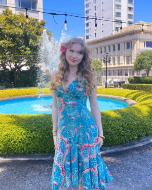Abigail Zoe Lewis Instagram - What the song said!!! Turned 17 the other day. And it feels pretty wonderful. 🩵🌺🪩✧˖ °

#dancingqueen #seventeen #17 #birthday