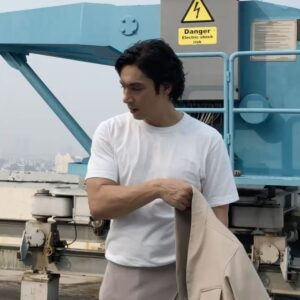 Abimana Aryasatya Instagram - Video dan foto #bts untuk @herworldindonesia Men’s Issue Agustus 2024.
Check @herworldindonesia untuk artikel dan interview nya.