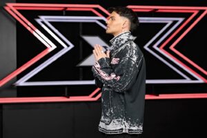 Abraham Mateo Instagram - Esta bomba arranca esta noche!!! @factorxtv 🔥 ❌ Espero que os guste familiaaa 🙅🏻‍♂️🙅🏻‍♂️🙅🏻‍♂️ a las 22:50h en @telecincoes