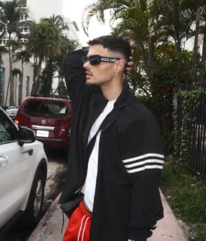 Abraham Mateo Instagram - De vuelta por MIA ✈️