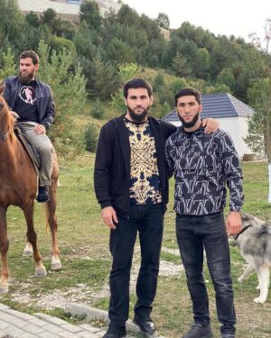 Abubakar Vagaev Instagram - С Братьями ☝️☝️☝️ @_e009ee_  @11_maga_salah_11 #kazenoyam