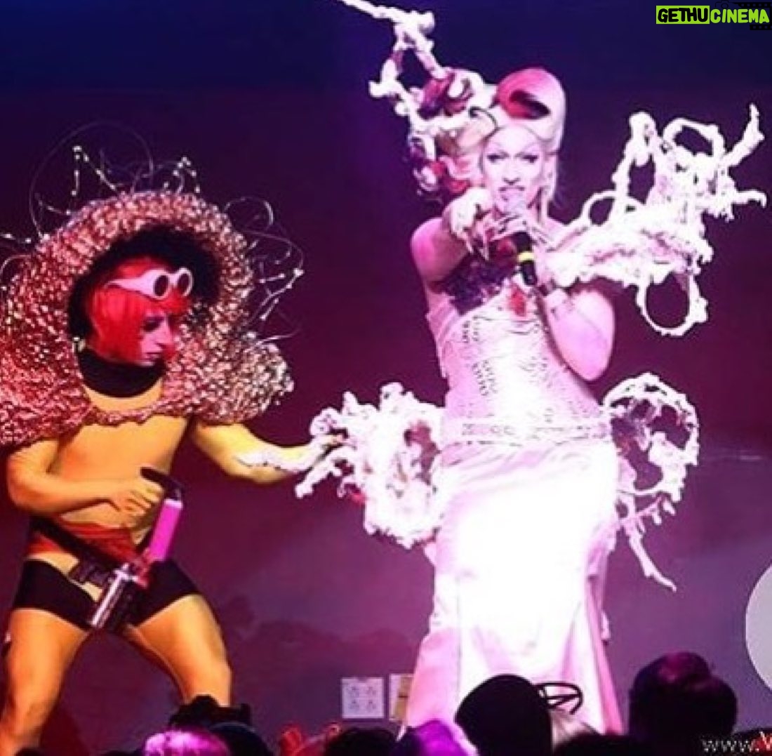 Acid Betty - 1K Likes - 🎂Happy Boofday to my long time spray-foamed-friend!!
We would hang out and when I told you about a thing you never heard of called @rupaulsdragrace you were all foam on deck to help and make all my fantasies come true!
From finger dancer to next Super Art Monster of the World!
💕Love you @mint_fuel